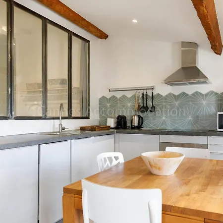 Bronze Apartment *